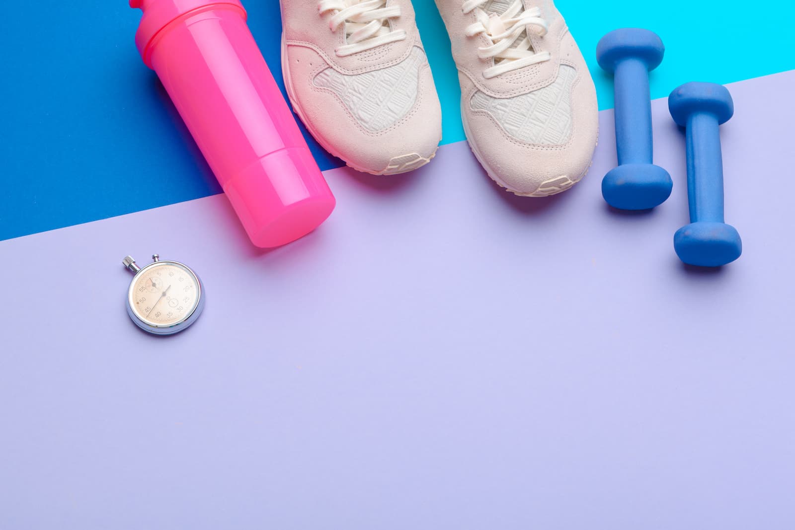 Gym equipment laid out flat, top-down.